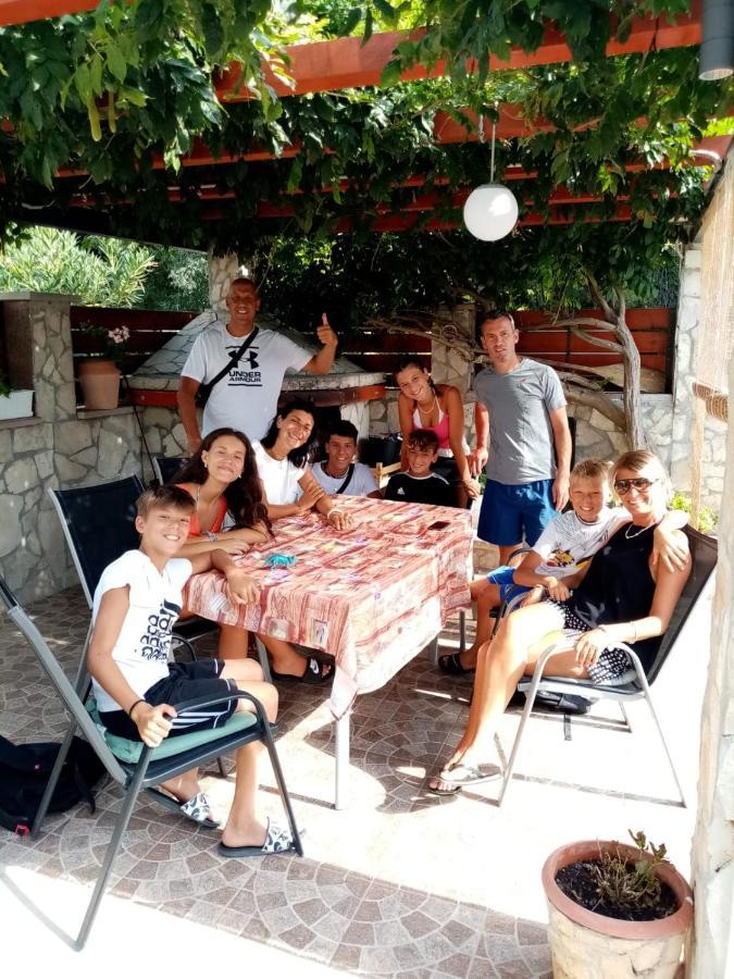 Apartmani Alma Pula Bagian luar foto